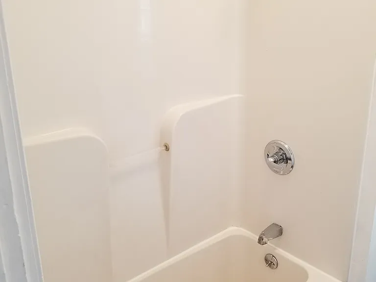  212 Burnside Ave Basem 2Bed/1Ba PetOK Laundry +Storage — Photo 19