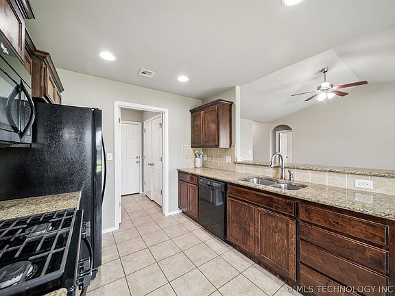 5th image of 8983 S 253rd East Ave
