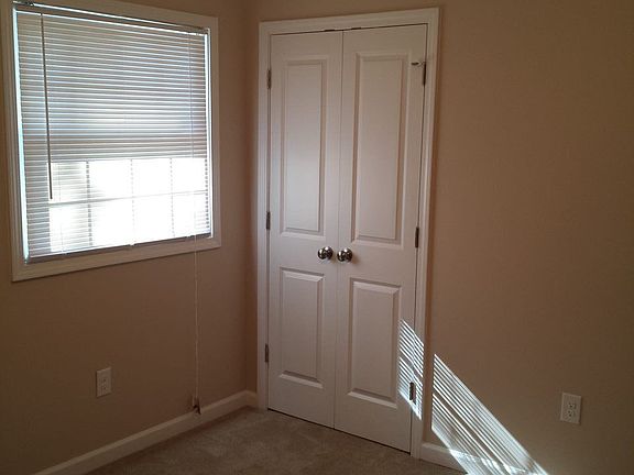 5th image of 1106 E 9th St