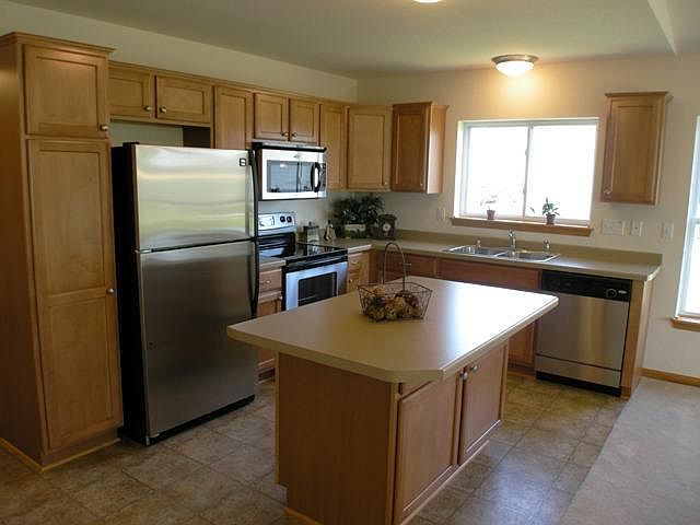 1st image of 1413 Oakland Ave #802