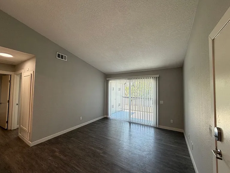 The James Apartments — Photo 69