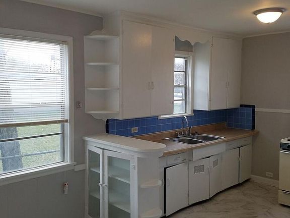 4th image of 905 W Walker St