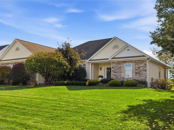 208 Homestead Dr, Columbiana, OH 44408