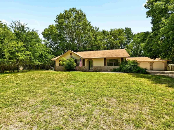 111 Hillcrest Dr, Burnet, TX 78611