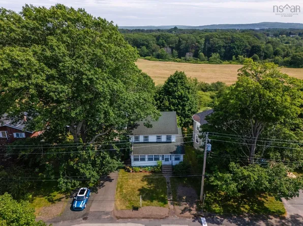 68 Connaught Ave, Middleton, NS B0S 1P0