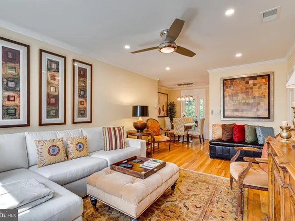 4878 28th St S APT C1, Arlington, VA 22206