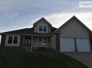 900 NE Kenwood Dr, Lees Summit, MO 64064