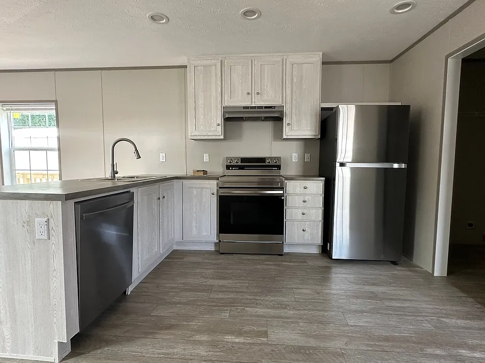 24 Meadowlark Ln