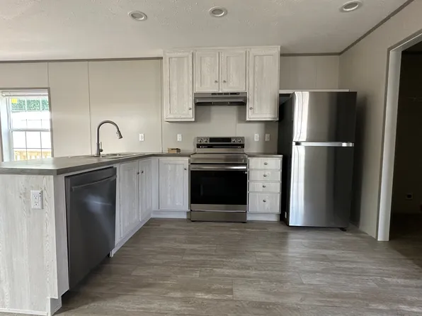 24 Meadowlark Ln, Collinsville, VA 24078