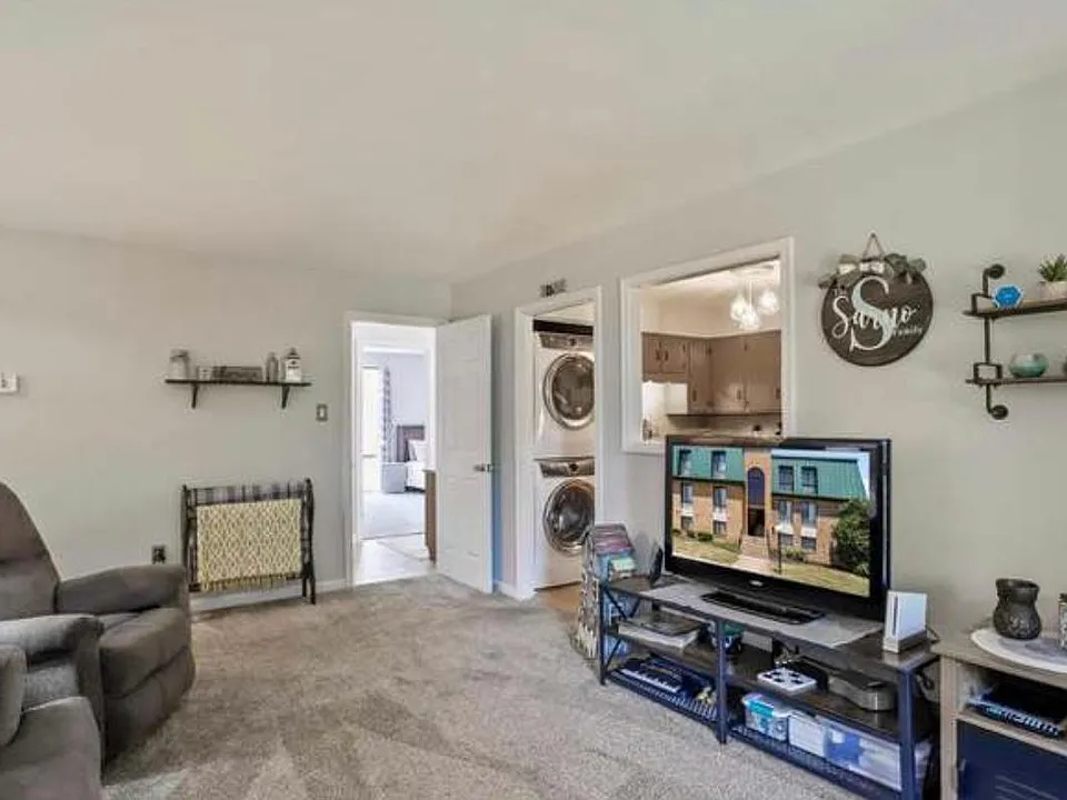 1032 Brinker Dr #201