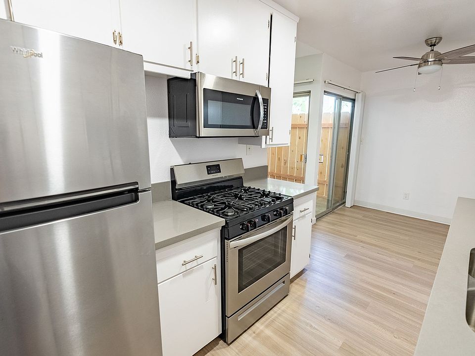 1st image of 3537 Clarington Ave #6
