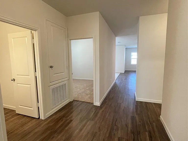 10084 Pappas Dr — Photo 2