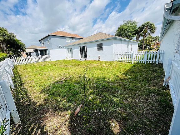 4th image of 5924 Azalea Cir