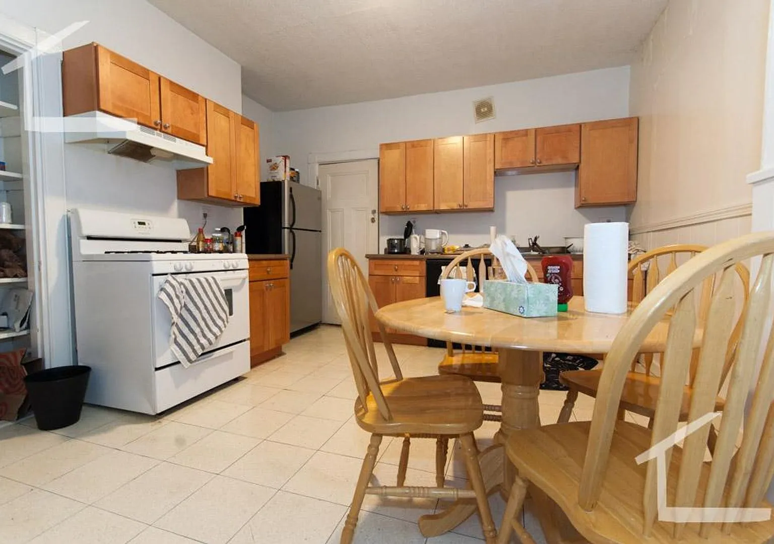Nice 2 bed in Allston — Photo 2