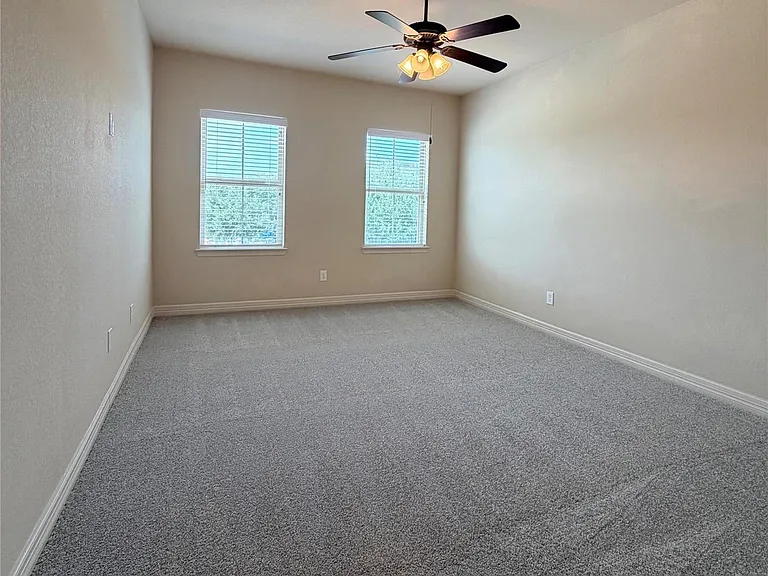 5423 Lachlan Springs Ln — Photo 34