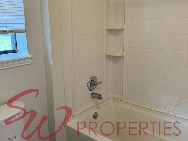 719 Diana Ln — Photo 11