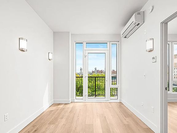 5th image of 132 Willis Ave #202