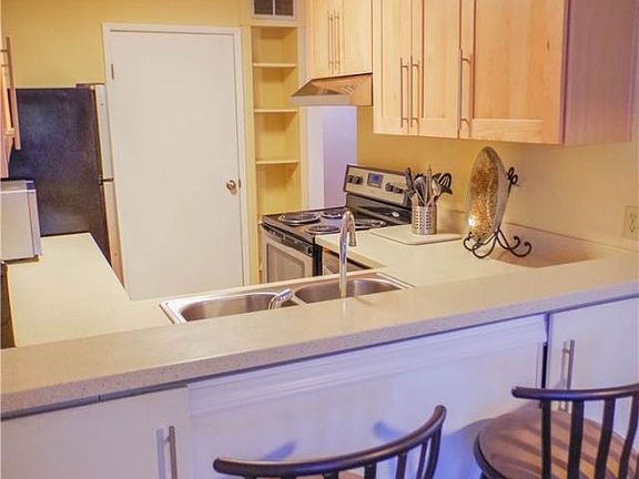 4th image of 11909 93rd Ln NE APT 301