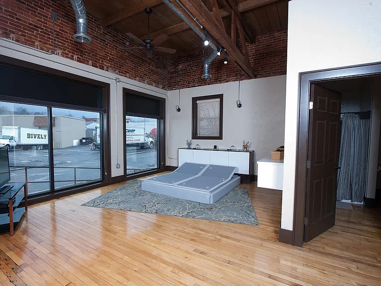 2101 Beale Ave — Photo 11