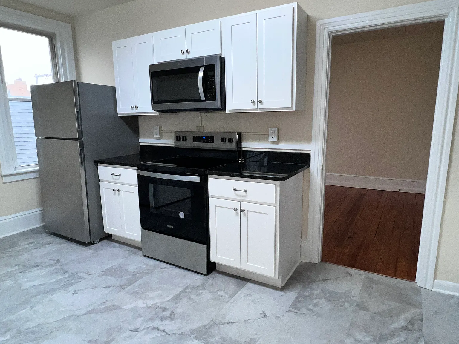 3 bed, 1600 sqft, $1,295 — Photo 4