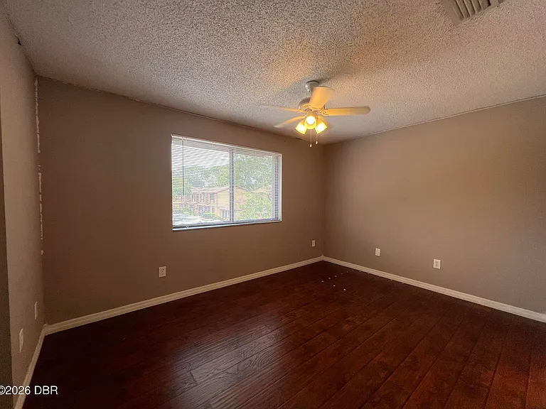100 E Baywood Sq — Photo 13