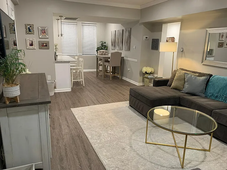 1812 N Queens Ln #217 — Photo 20
