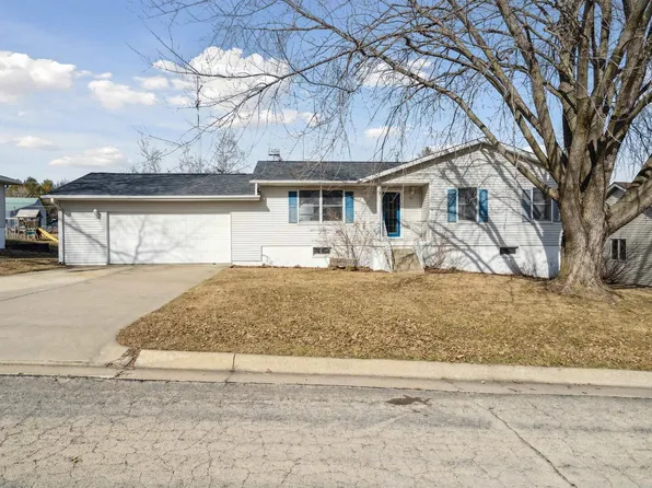 716 Country Club Dr, Maquoketa, IA 52060