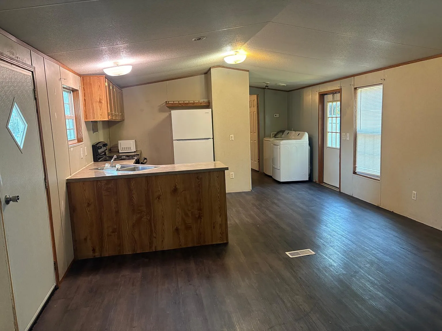 2 bed, 1060 sqft, $995 — Photo 3