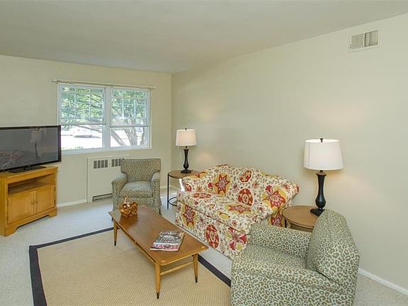 5th image of 100 Lewis Dr Unit 1G