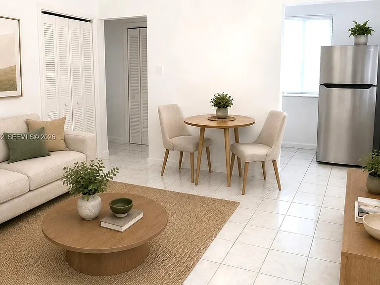 1035 SW 4th St #4 — Photo 3