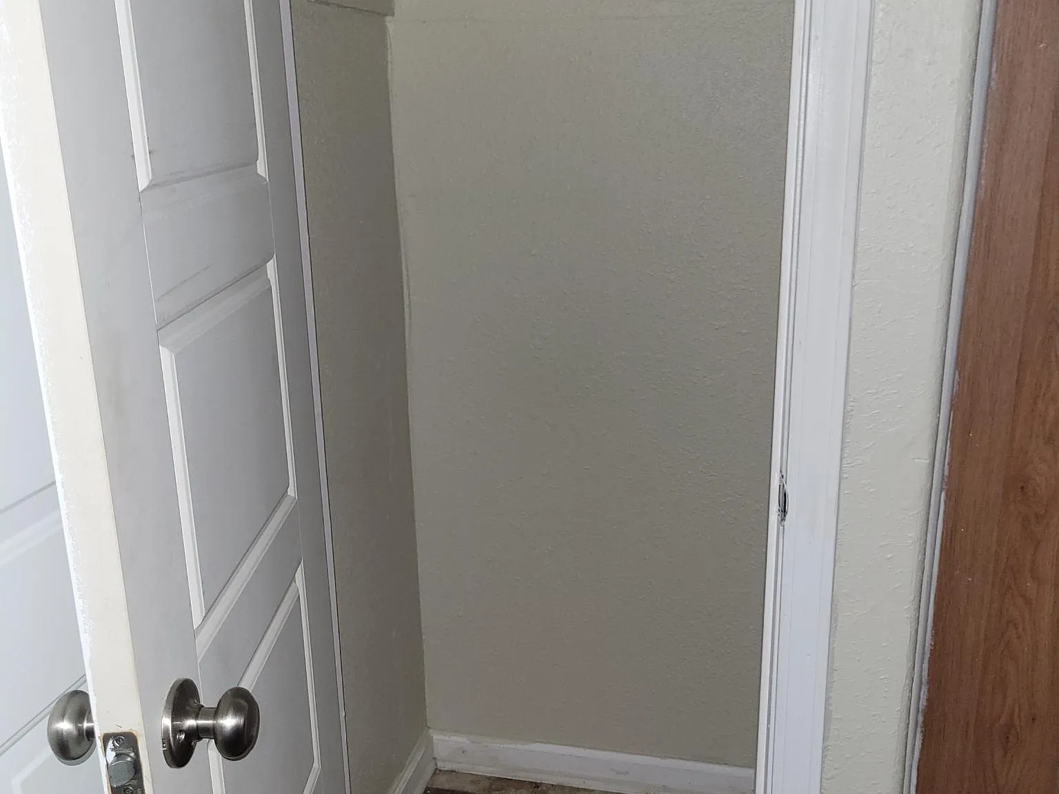 3 bed, 1100 sqft, $1,300 — Photo 2