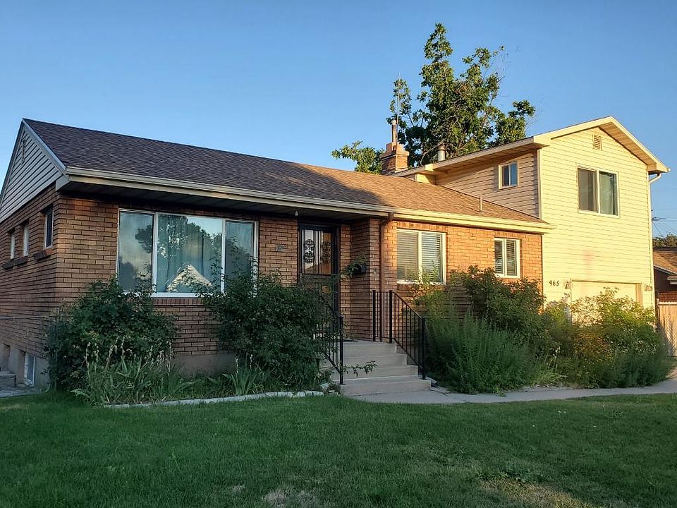 Beautiful spacious 4 bedroom, 3 bathroom home with large yard