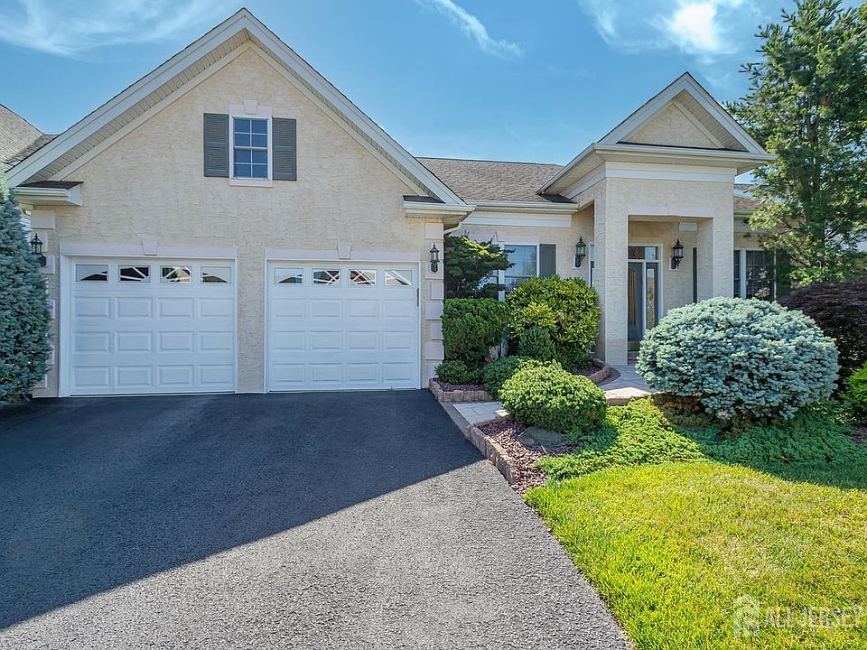 1st image of 84 Riviera Dr