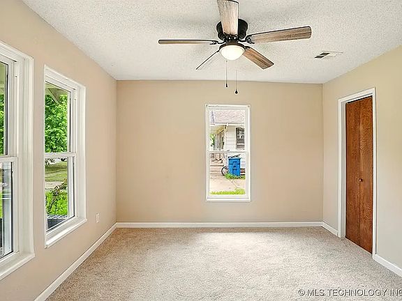 5th image of 850 E Moses St