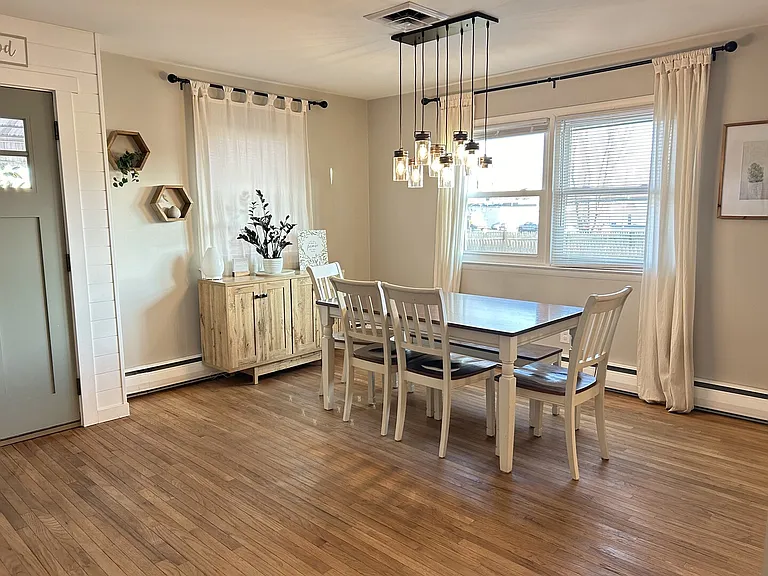 Maplewood Dr — Photo 5