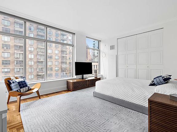 5th image of 250 E 54th St APT 5D
