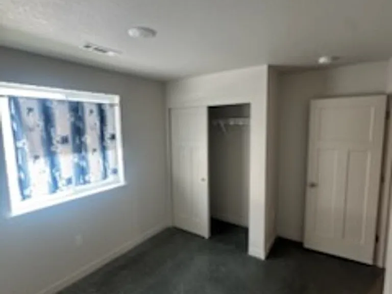 670 Tinley St — Photo 17