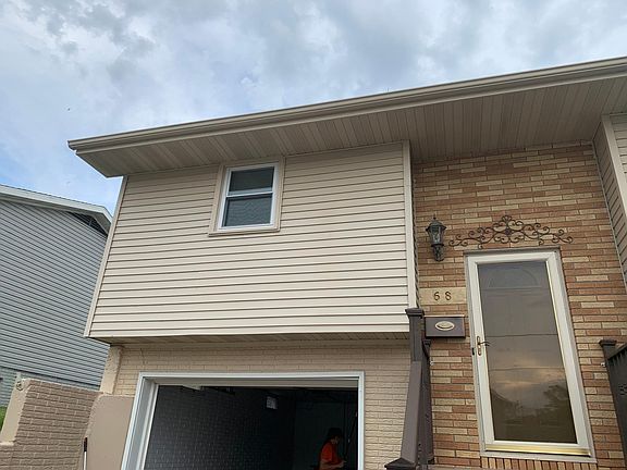 Front of house-Garage