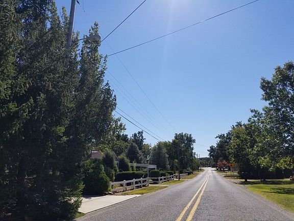4th image of 422 Crest Ave