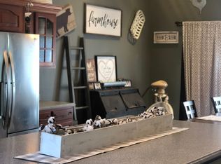 17299 E Marlow Rd, Mount Vernon, IL 62864