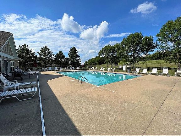 4th image of 153 Saddlebrook Ln Unit 447