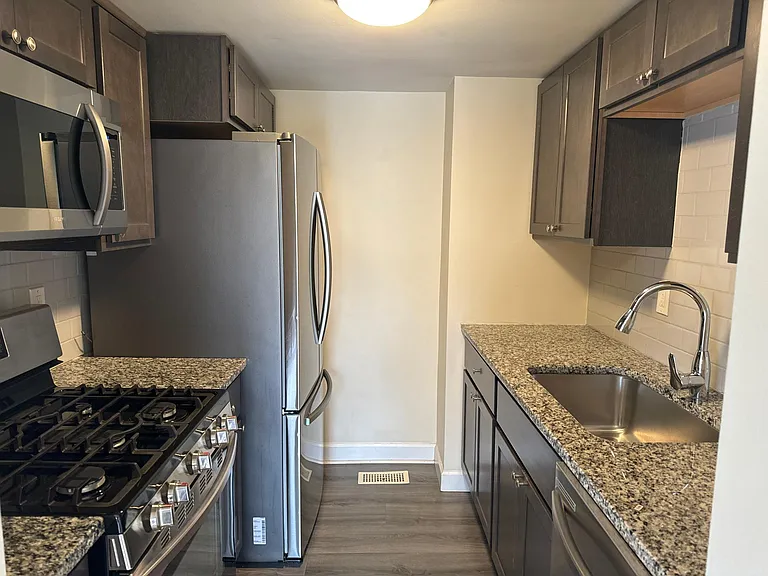 47 Eastford Ct — Photo 7