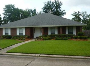 8 Myrtle Hill Dr, Destrehan, LA 70047