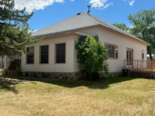 709 E St, Edgemont, SD 57735
