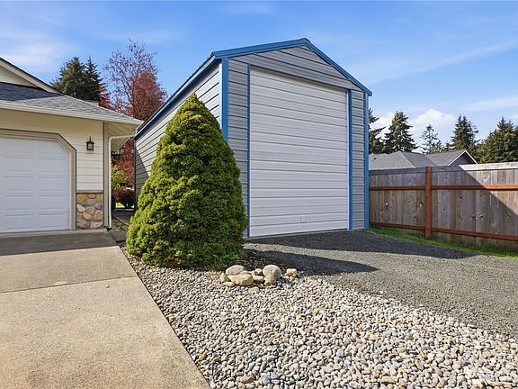 4th image of 9227 176th Avenue SW