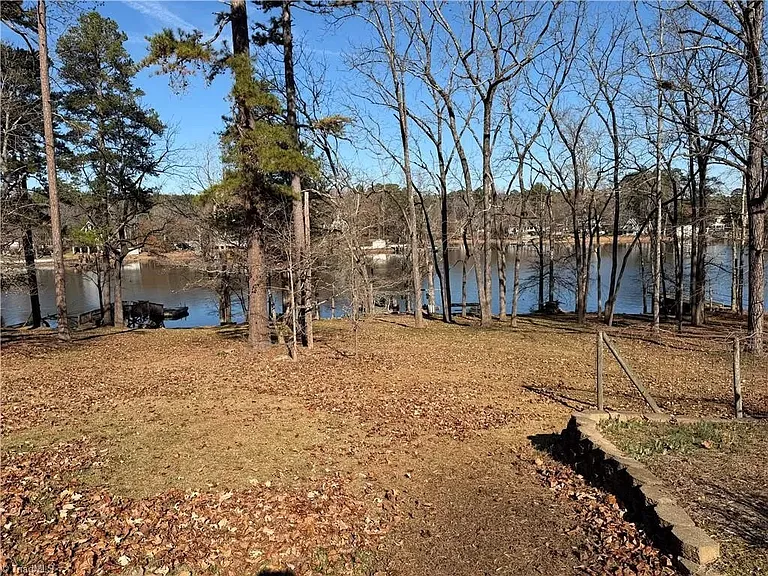 415 Watkins Rd — Photo 3