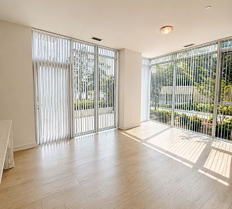 4th image of 5858 Yonge St #Townhouse 10