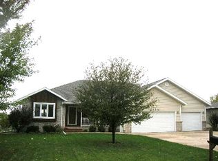 2170 7th Ave, Windom, MN 56101