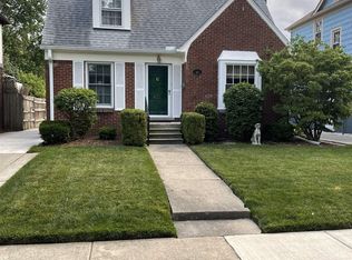 421 Cloverly Rd, Grosse Pointe Farms, MI 48236