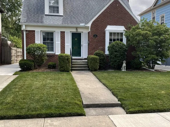 421 Cloverly Rd, Grosse Pointe Farms, MI 48236